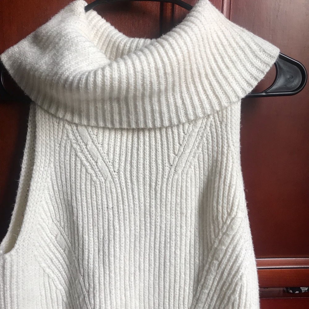 White sleeveless cowl sweater - Angel of the North